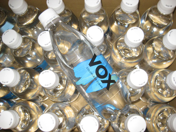 VOXヴォックス強炭酸水プレーンの口コミ！時間を置いても強い炭酸が残ってる！